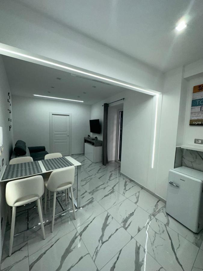 Апартаменты Mavy House Napoli Экстерьер фото